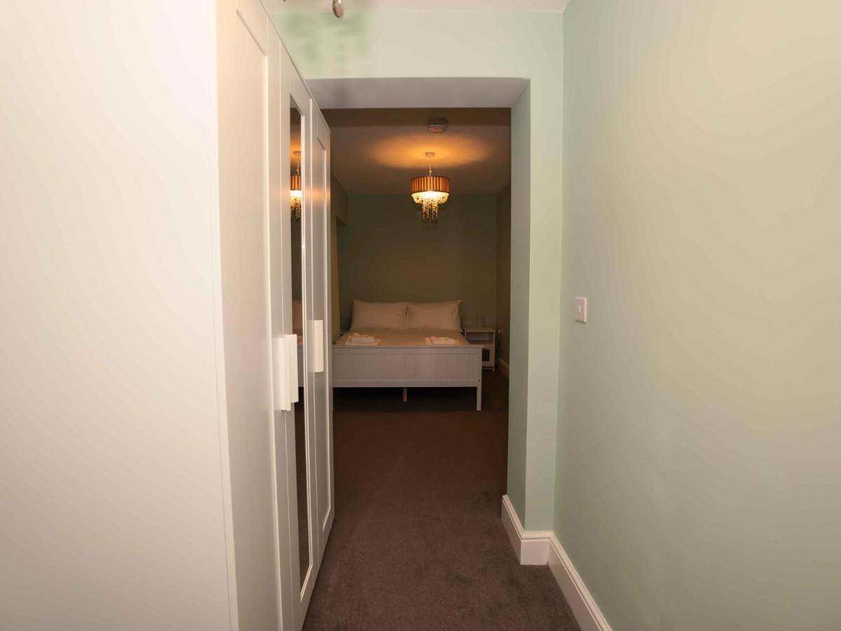Pass The Keys Newly Renovated 2 Bedroom Apartment And Free Parking Scarborough Zewnętrze zdjęcie